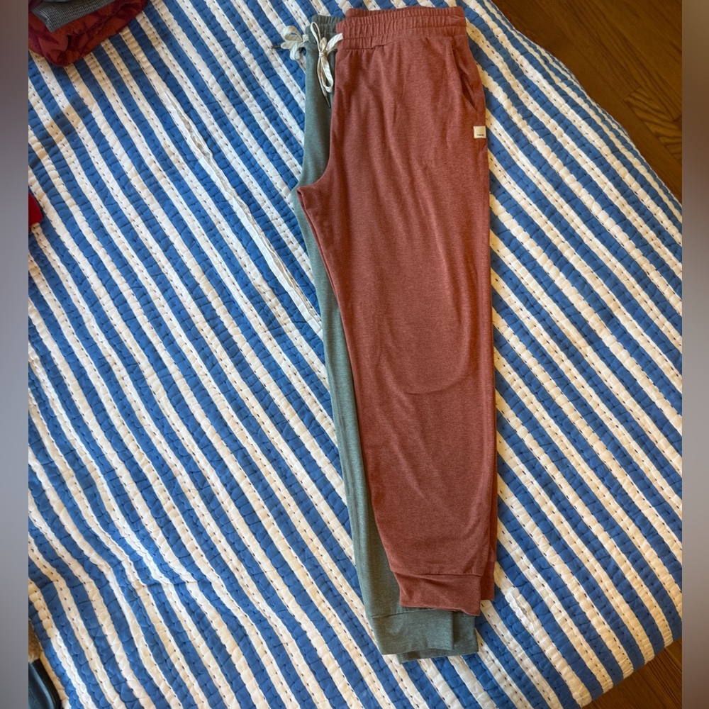 Bundle of 2 Vuori Performance Joggers